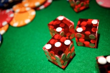oyo77 mobile app displaying football betting markets and live-dealer casino on Android device